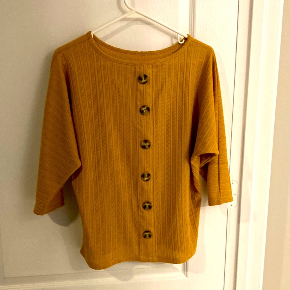 Buttoned blouse